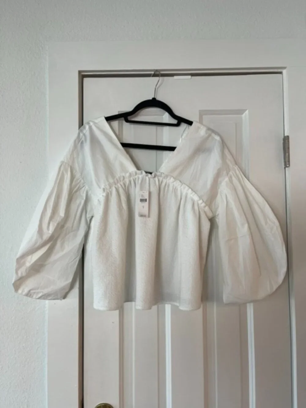 Sunday in Brooklyn Anthropologie White Textured V-Neck Puff Sleeve Top S NWT